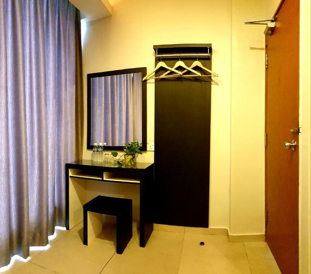 Golden Court Hotel - Tun Abdul Razak Johor Bahru Exterior foto